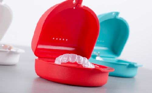 Image result for Đeo miếng nhựa giúp bảo vệ răng miệng khi chơi thể thao